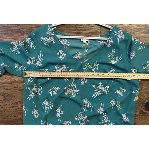 Lily White Plus 2X Floral Blouse Green Boho Bell Sleeve Tie Top V-Neck - Picture 6 of 8